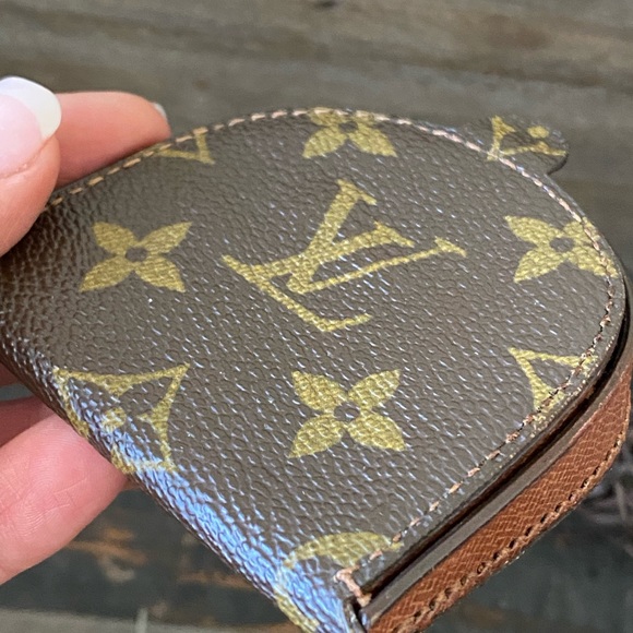 Louis Vuitton coin pouch - Picture 4 of 9